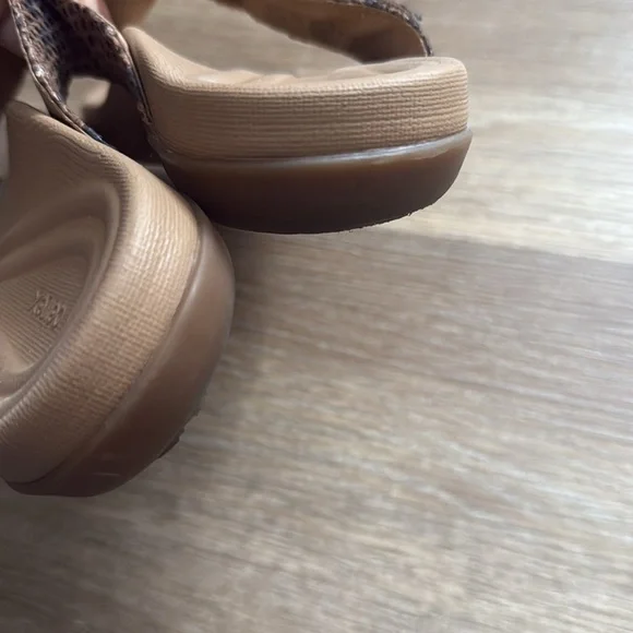 Aetrex Rita Sandals - Picture 7 of 9